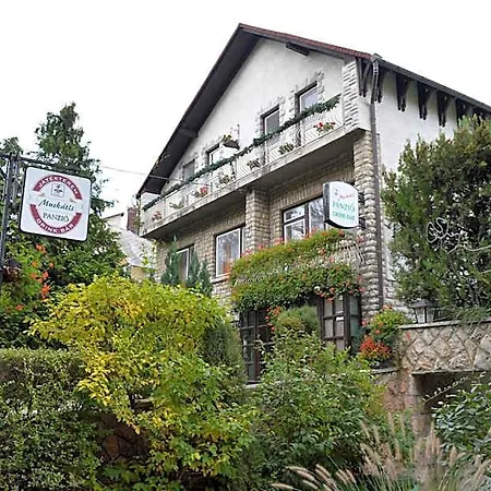 Alojamento de Acomodação e Pequeno-almoço Muskátli Panzió 3*