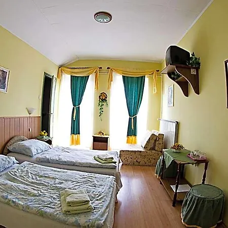 Muskátli Panzió Alojamento de Acomodação e Pequeno-almoço
