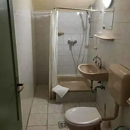 فندق مبيت وإفطار Muskatli Panzio 3*