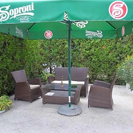 Bed and breakfast Muskátli Panzió 3*